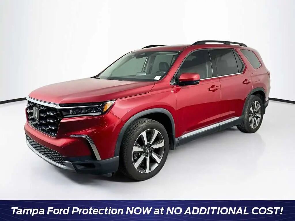 2024 Honda Pilot Touring — photo 1 of 13