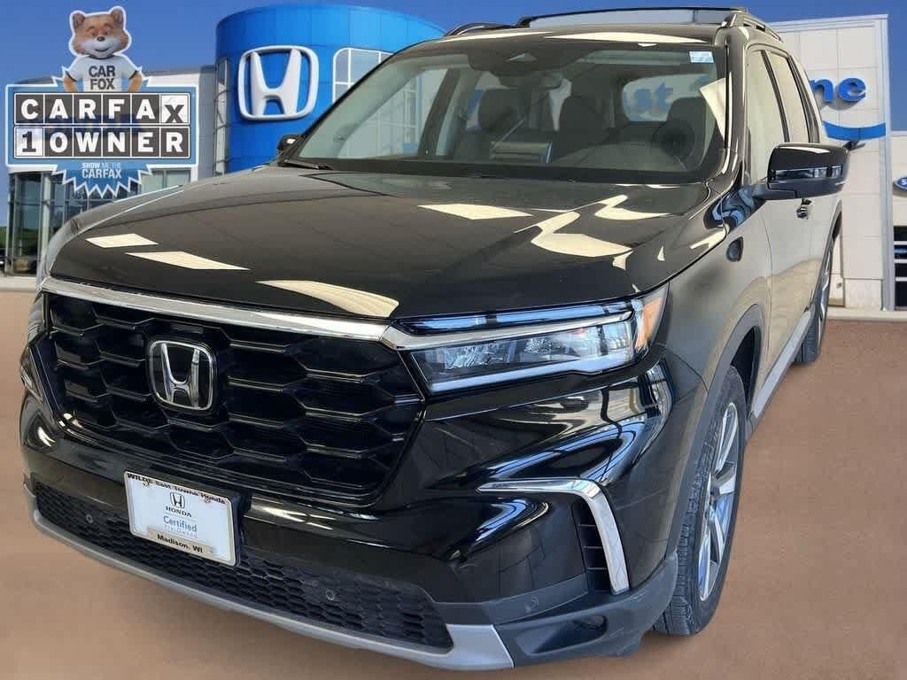 2024 Honda Pilot Touring — photo 1 of 13