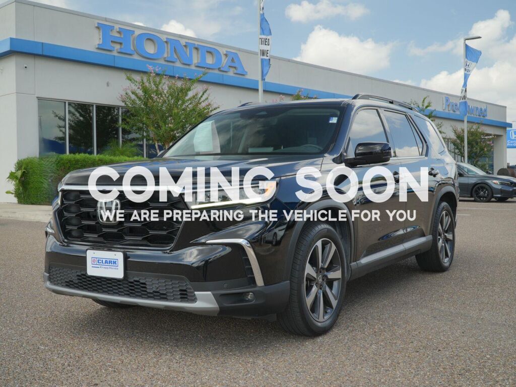 2025 Honda Pilot Touring — photo 1 of 13