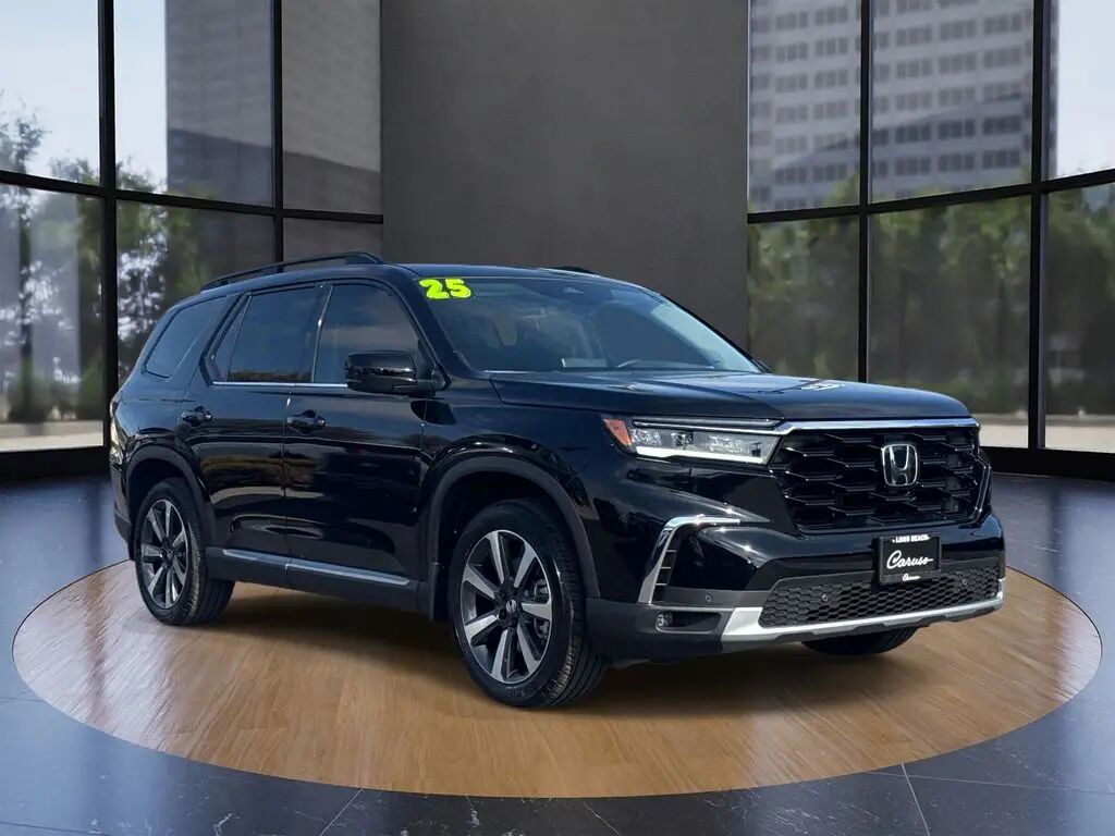 2025 Honda Pilot Touring — photo 1 of 14