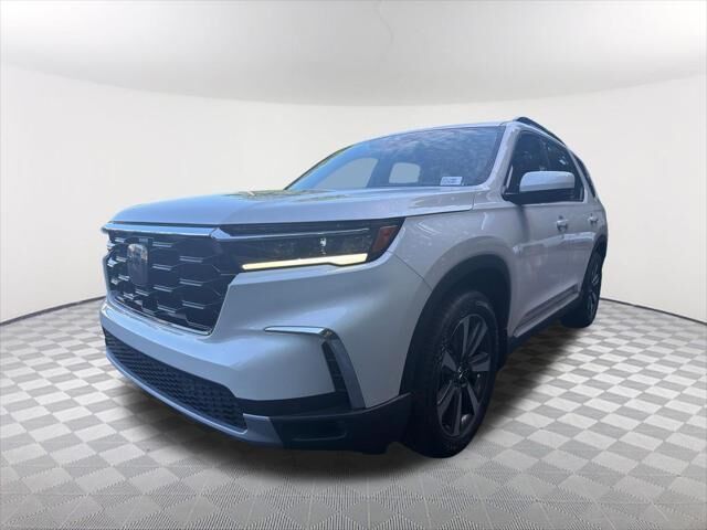 2024 Honda Pilot Touring — photo 1 of 26