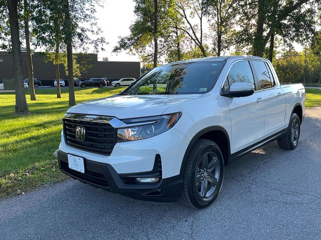2023 Honda Ridgeline AWD RTL — photo 1 of 7