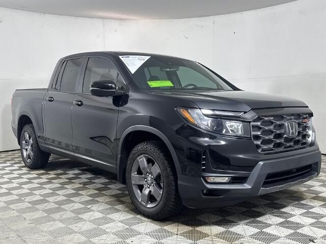 2025 Honda Ridgeline TrailSport — photo 1 of 13