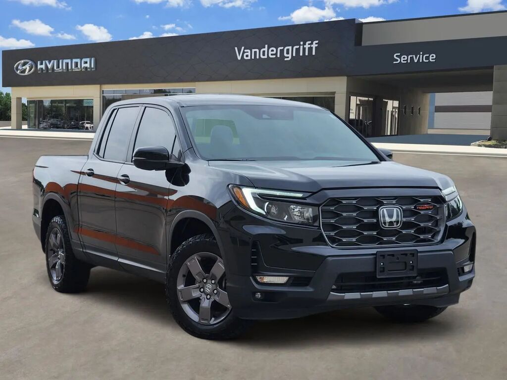 2025 Honda Ridgeline TrailSport — photo 1 of 13