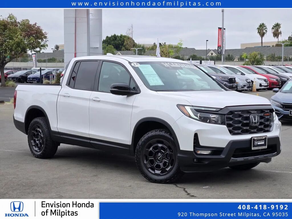 2025 Honda Ridgeline TrailSport+ — photo 1 of 13