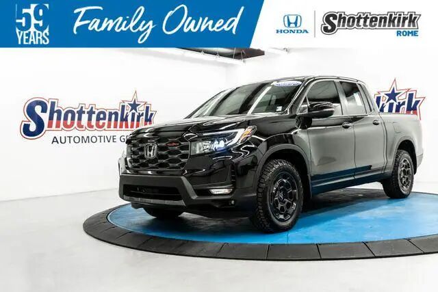 2025 Honda Ridgeline TrailSport+ — photo 1 of 13