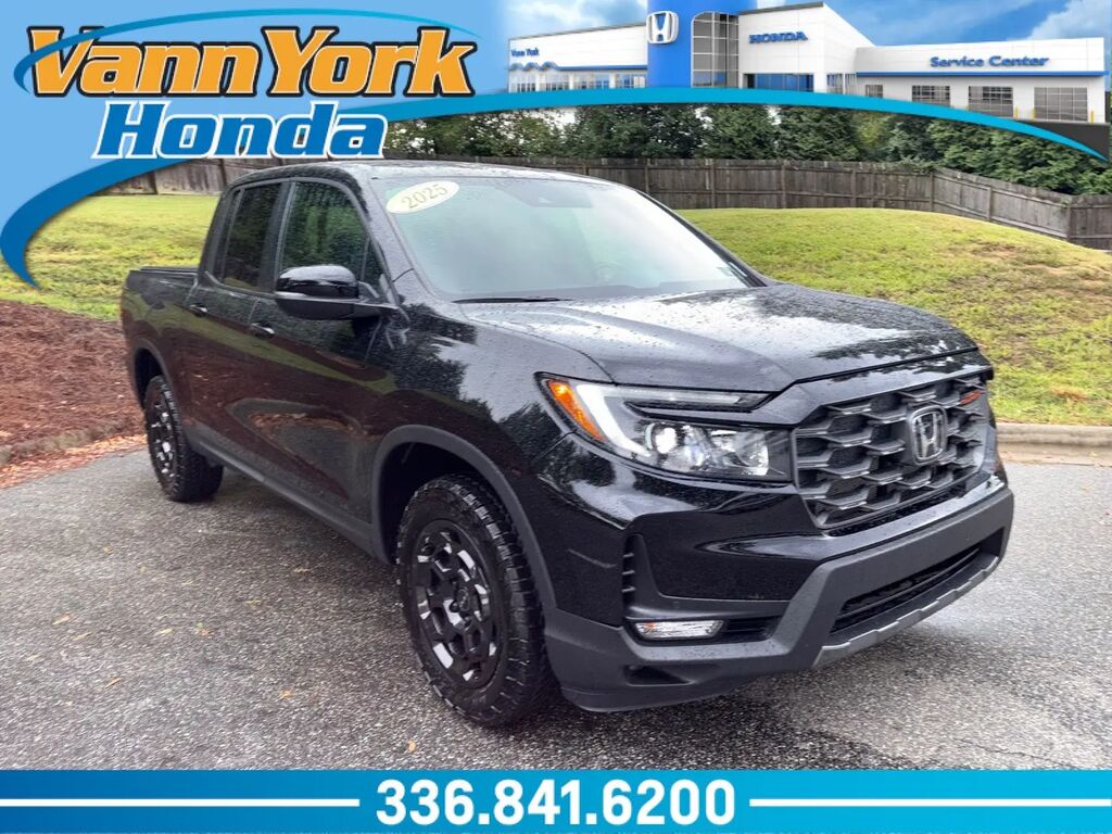 2025 Honda Ridgeline TrailSport+ — photo 1 of 13