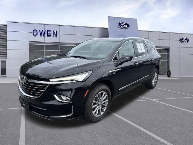 2023 Buick Enclave Essence — photo 1 of 13