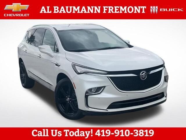 2024 Buick Enclave Essence — photo 1 of 13