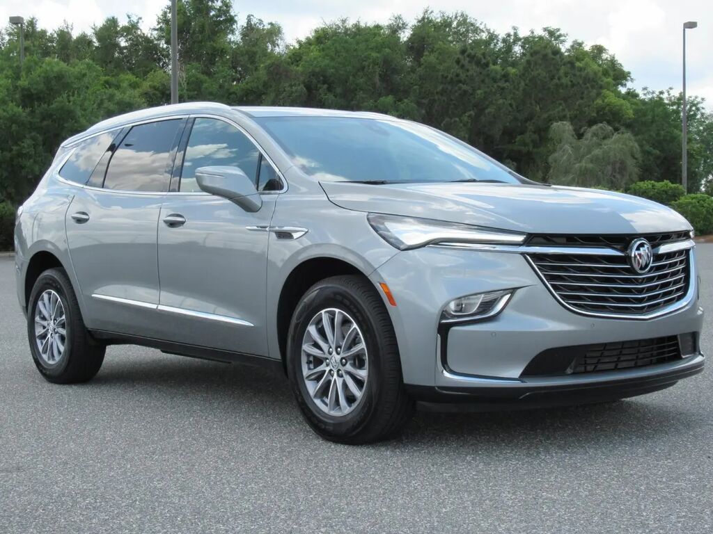 2024 Buick Enclave Essence — photo 1 of 2