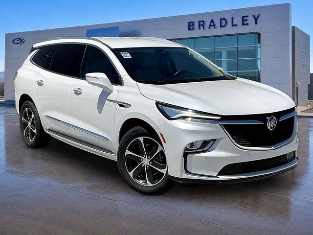 2022 Buick Enclave Essence — photo 1 of 26