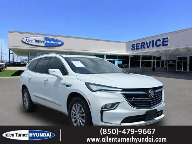 2023 Buick Enclave Essence — photo 1 of 13