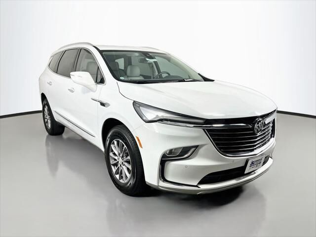 2022 Buick Enclave Essence — photo 1 of 13