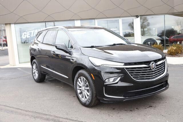 2022 Buick Enclave Essence — photo 1 of 13