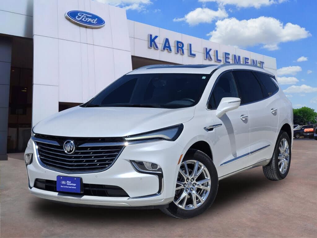 2023 Buick Enclave Essence — photo 1 of 1