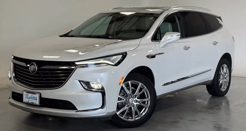 2024 Buick Enclave Essence — photo 1 of 13