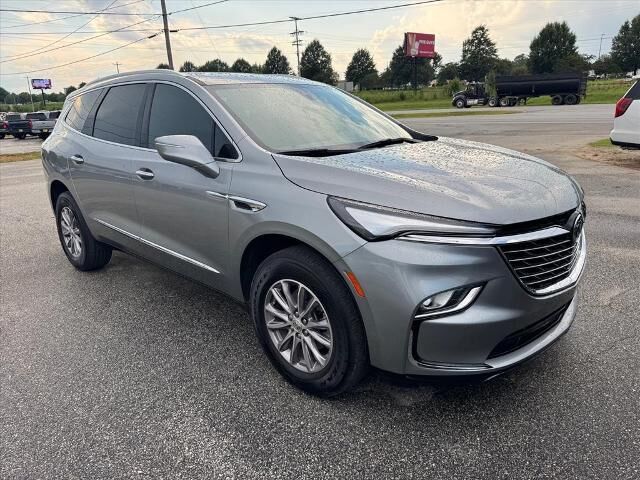 2024 Buick Enclave Essence — photo 1 of 6