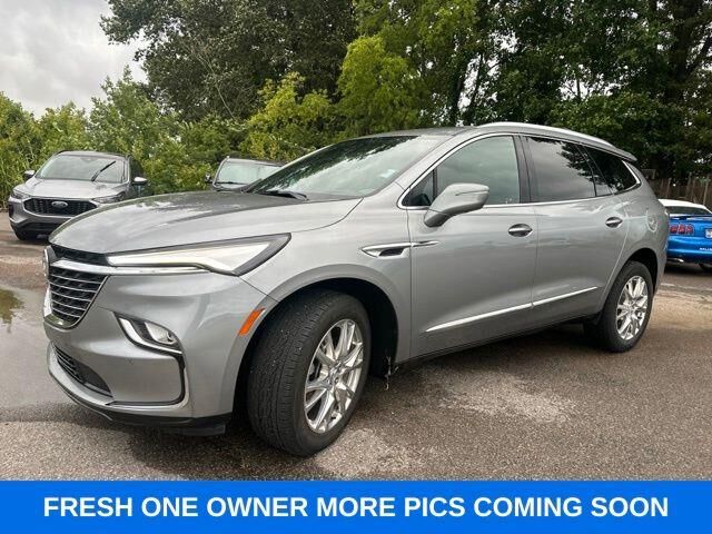 2023 Buick Enclave Premium — photo 1 of 26