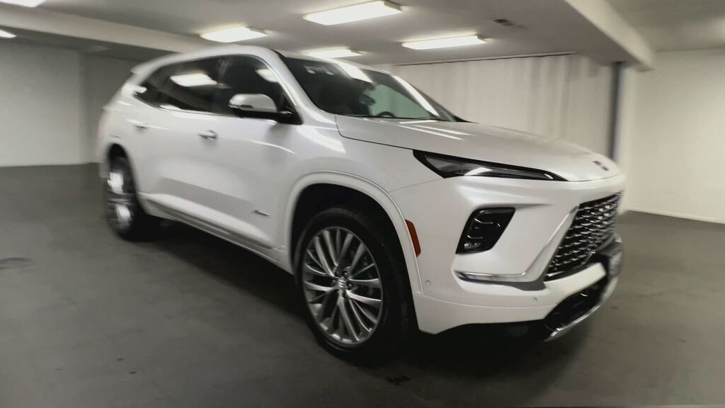 2025 Buick Enclave Avenir — photo 1 of 7