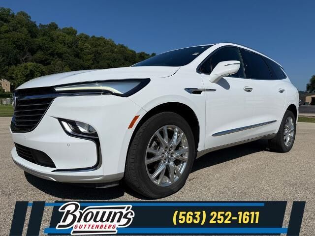 2023 Buick Enclave Essence — photo 1 of 25
