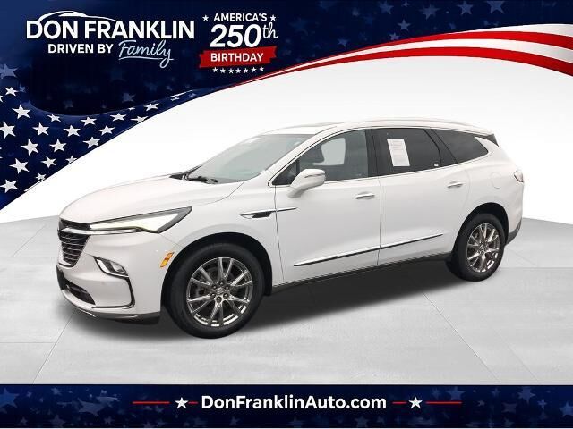 2023 Buick Enclave Essence — photo 1 of 4