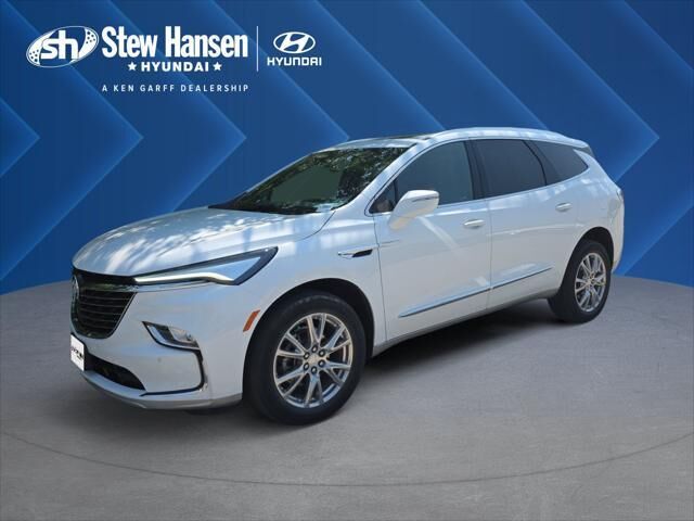 2022 Buick Enclave Essence — photo 1 of 13