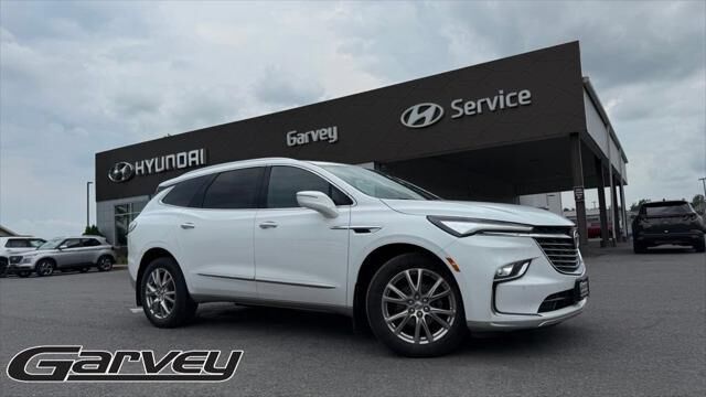 2023 Buick Enclave Essence — photo 1 of 19