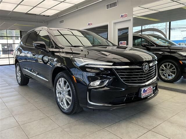 2024 Buick Enclave Essence — photo 1 of 14
