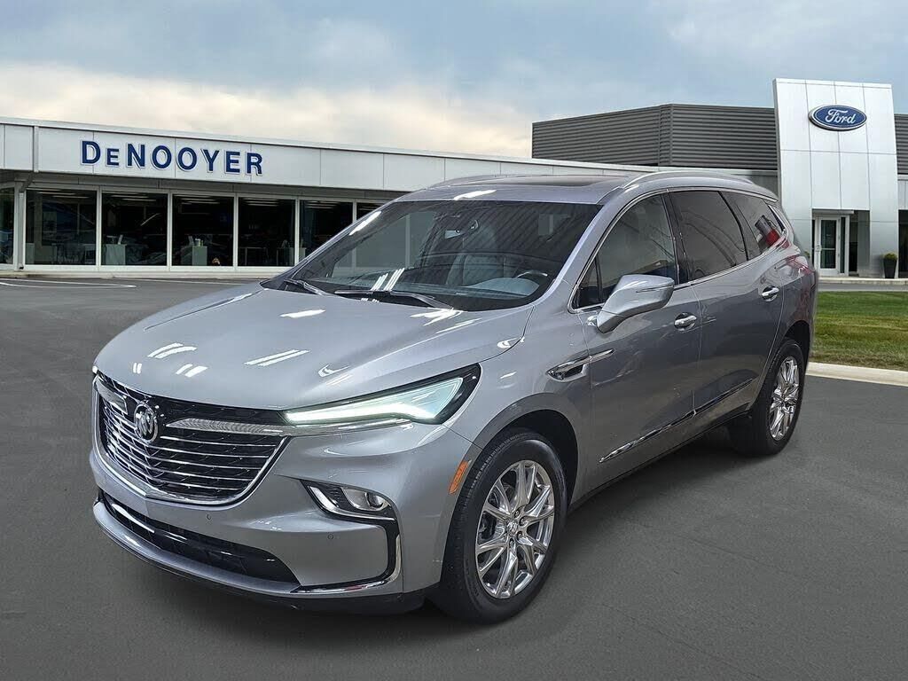 2023 Buick Enclave Essence — photo 1 of 2