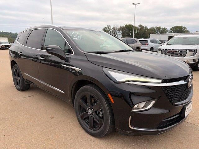 2024 Buick Enclave Essence — photo 1 of 13