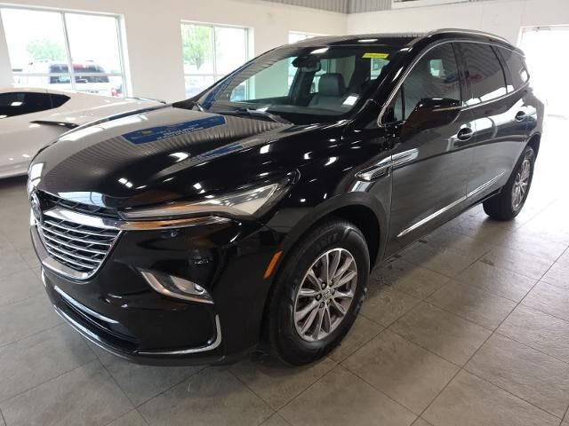 2023 Buick Enclave Essence — photo 1 of 13