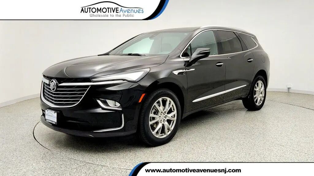 2023 Buick Enclave Essence — photo 1 of 13