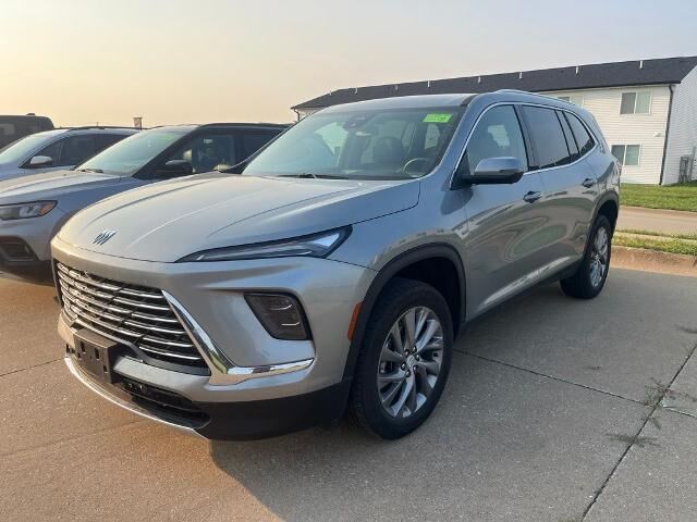 2025 Buick Enclave Preferred — photo 1 of 26