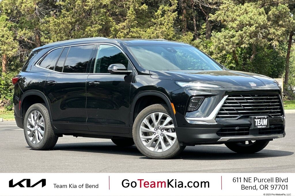 2025 Buick Enclave Preferred — photo 1 of 13