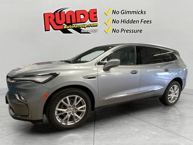 2023 Buick Enclave Premium — photo 1 of 12