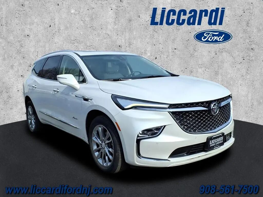 2022 Buick Enclave Avenir — photo 1 of 17