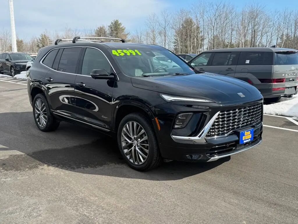 2025 Buick Enclave Avenir — photo 1 of 13