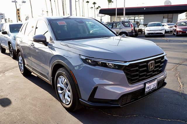 2025 Honda CR-V 1.5T 2WD LX — photo 1 of 7