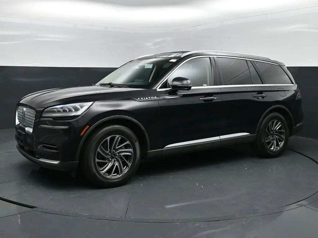 2022 Lincoln Aviator Livery — photo 1 of 13