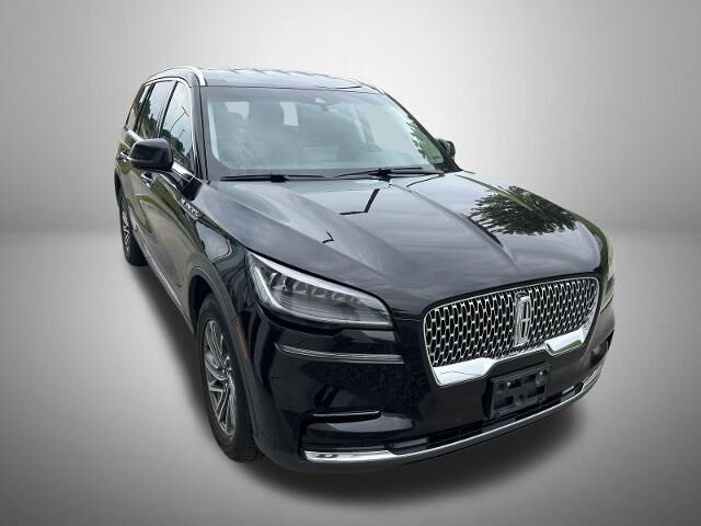 2023 Lincoln Aviator Livery — photo 1 of 13