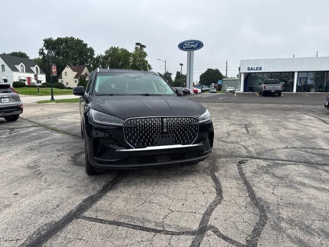 2025 Lincoln Aviator Livery — photo 1 of 20