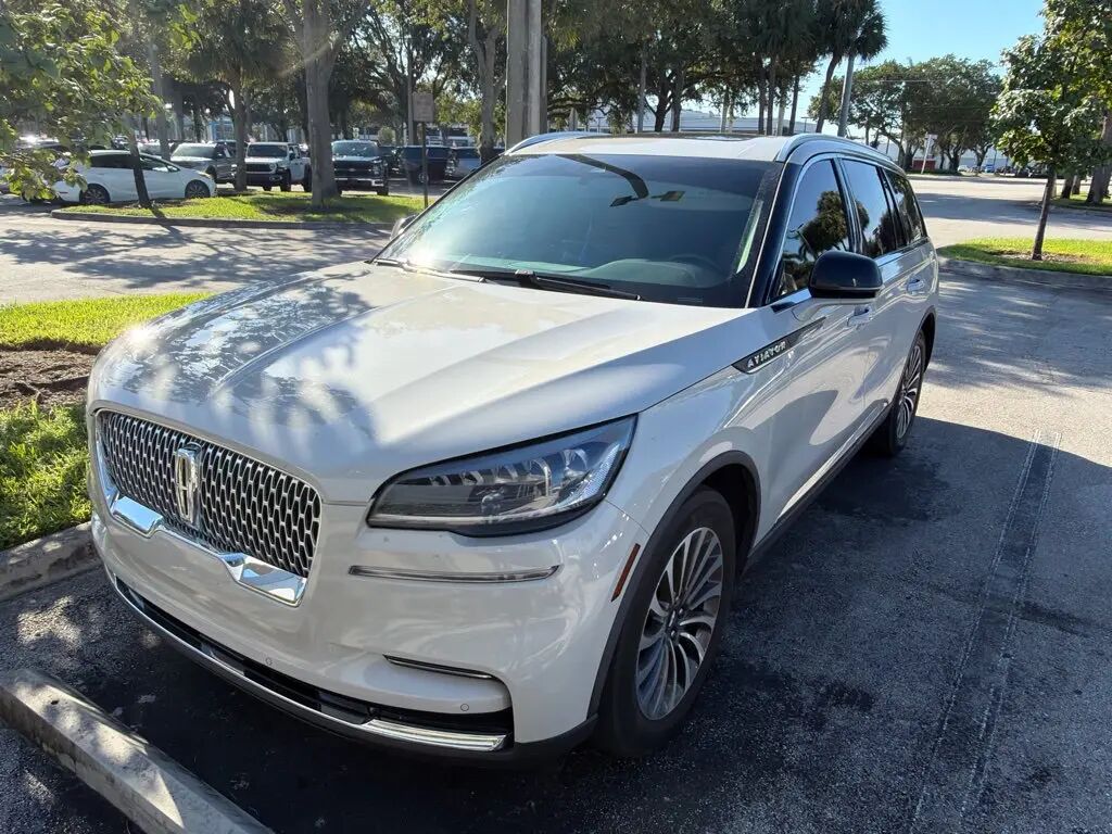 2023 Lincoln Aviator Standard — photo 1 of 3