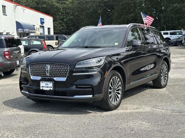 2023 Lincoln Aviator Standard — photo 1 of 26