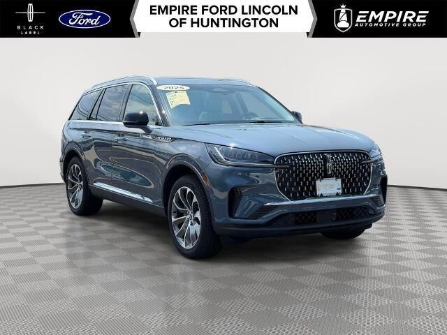 2025 Lincoln Aviator Premiere — photo 1 of 40