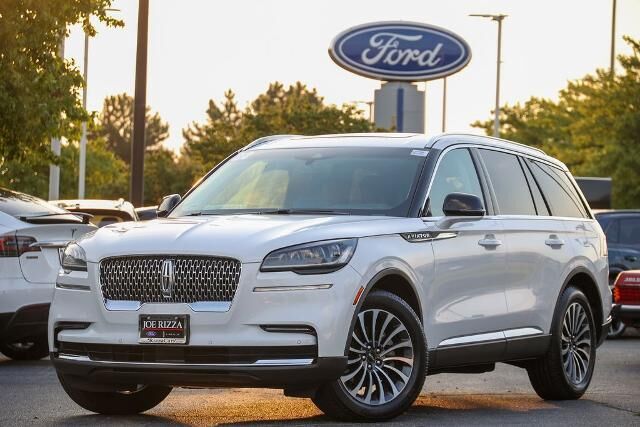 2022 Lincoln Aviator Standard — photo 1 of 13