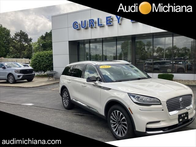 2022 Lincoln Aviator Standard — photo 1 of 13
