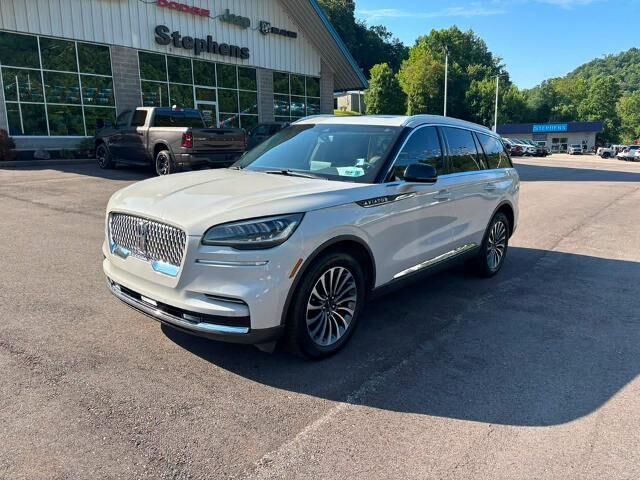 2023 Lincoln Aviator Standard — photo 1 of 13
