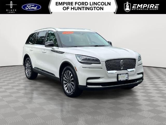 2023 Lincoln Aviator Standard — photo 1 of 39