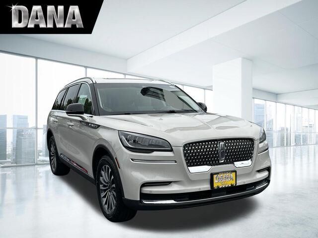 2023 Lincoln Aviator Standard — photo 1 of 26