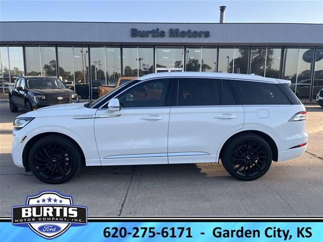 2021 Lincoln Aviator Reserve — photo 1 of 13